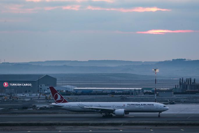 Atatürk Havalimanı'ndan İstanbul Havalimanı'na taşınma başladı