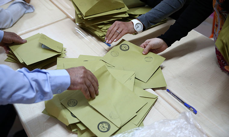 Üsküdar'dan sonra AKP bir kalesinde daha umduğunu bulamadı