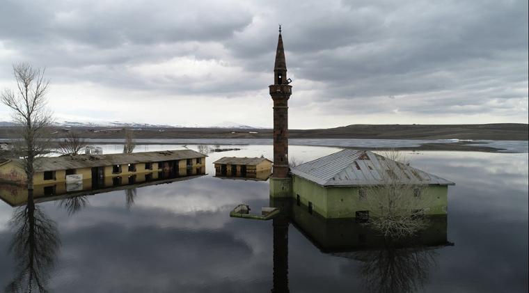 Sular altında kalan cami ilk kez havadan görüntülendi (07.04.2019)