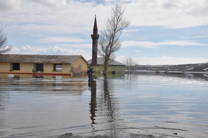 Sular altında kalan cami ilk kez havadan görüntülendi (07.04.2019)