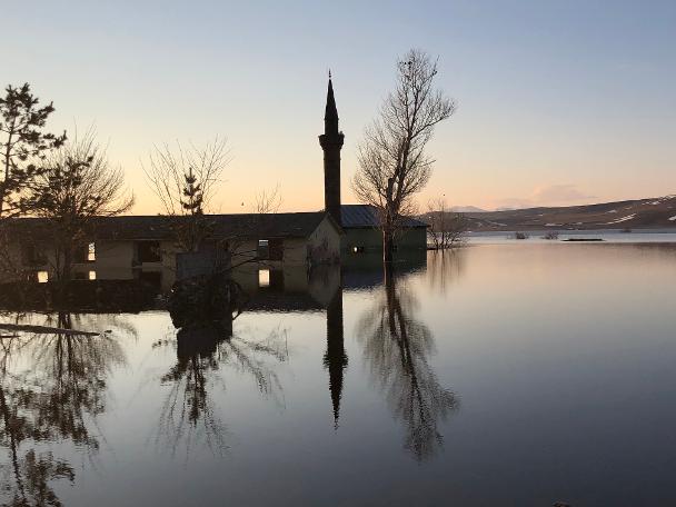 Sular altında kalan cami ilk kez havadan görüntülendi (07.04.2019)