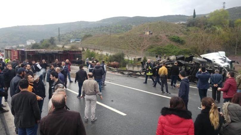 TIR devrildi, TEM Otoyolu ulaşıma kapandı!