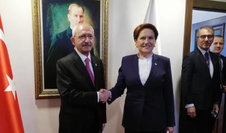 Akşener, Erdoğan için 'Evren'i bir fersah ileriye taşıdı' dedi, CNN Türk yayını kesti