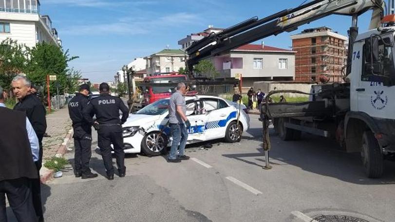 İETT otobüsü polis aracına çarptı