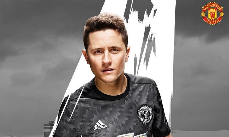 Manchester United'dan Herrera'ya veda