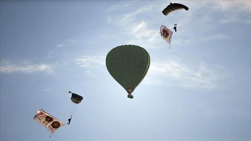 JÖAK timi sıcak hava balonundan atlayış gerçekleştirdi