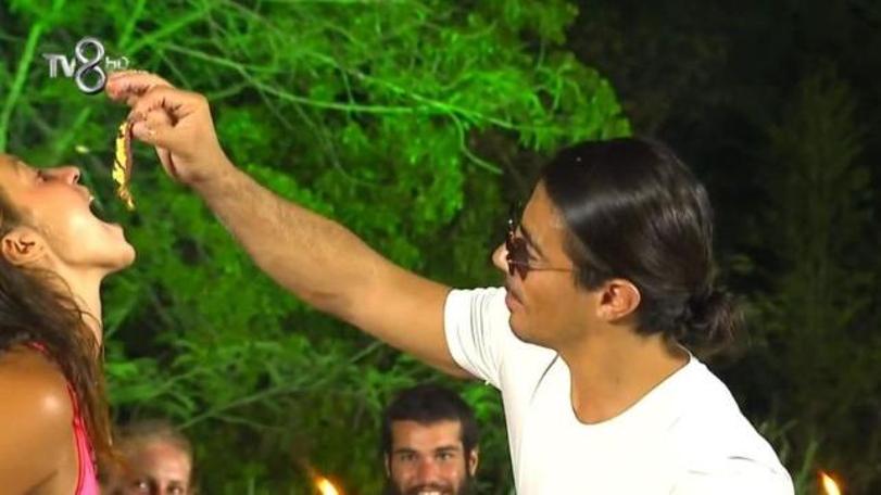 Nusret, elleriyle altın kaplama et yedirdi: Survivor’da ödülü kim kazandı?