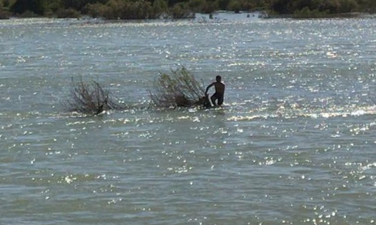 Diyarbakır'ın Silvan ilçesinde baraj kapakları açıldı; 1 kişi çayda mahsur kaldı