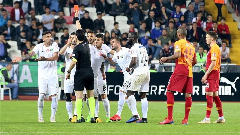 Galatasaray ve Akhisarspor PFDK'ya sevk edildi