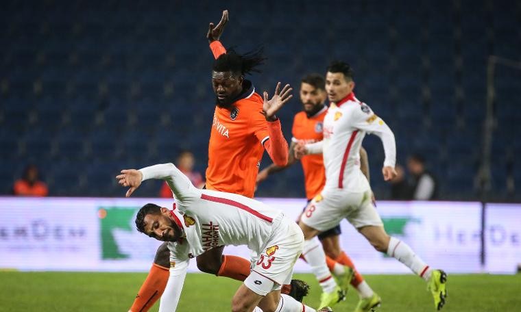 Avcı'dan Adebayor sürprizi