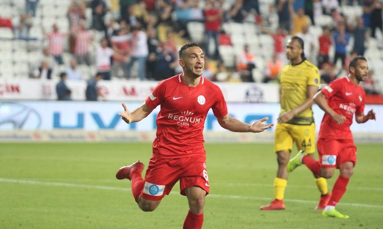 Antalyaspor, evinde rahat kazandı