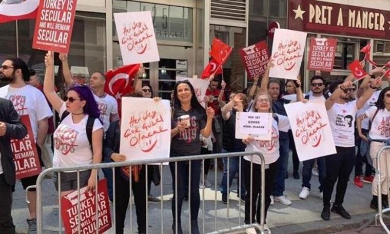 New York’taki Türk Günü'nde 'Her şey çok güzel olacak' gerginliği