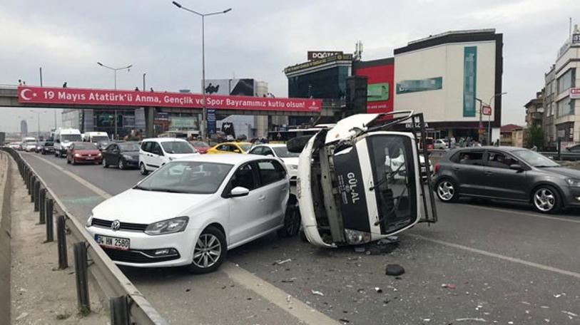 E-5'te art arda kazalar! Trafik durma noktasına geldi