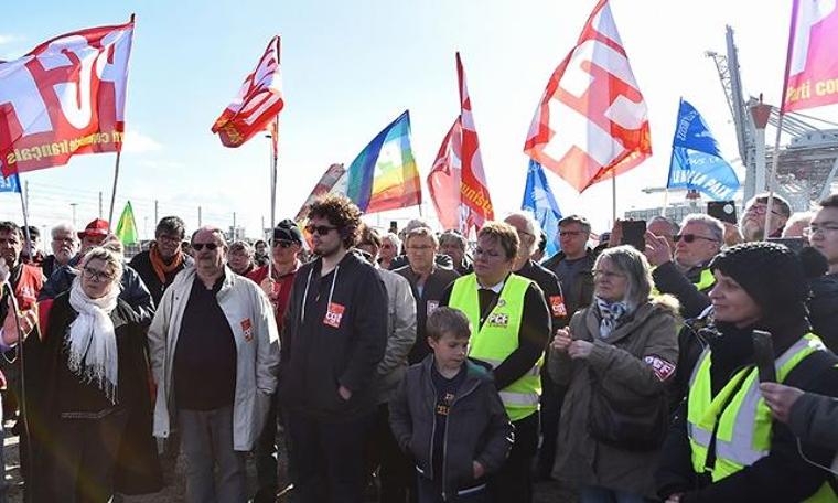 İtalyan işçiler silah taşıyan gemiyi yüklemeyi reddetti