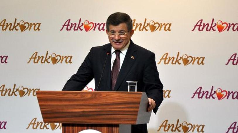 Davutoğlu'nun katıldığı iftarda dikkat çeken isimler