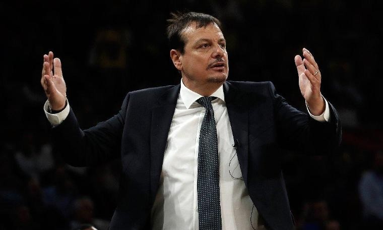 Ergin Ataman iki yıl daha Anadolu Efes'te