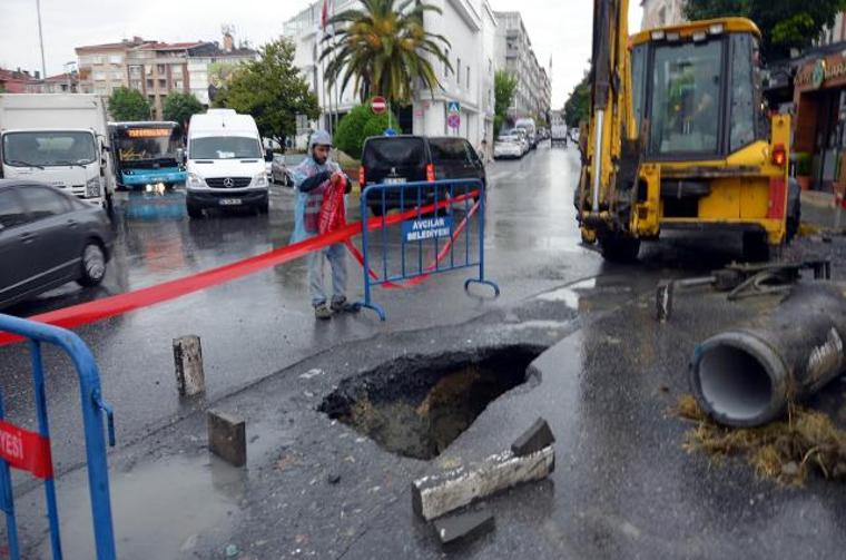 Avcılar’da yol çöktü (24.05.2019)