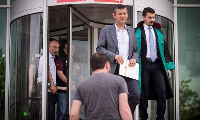 CHP'li Özgür Özel, Bakan Hulusi Akar'ın açtığı davada hakim karşısına çıktı