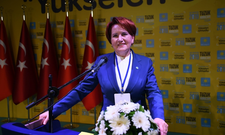 Akşener: Minareyi çaldılar kılıfı 250 sayfa