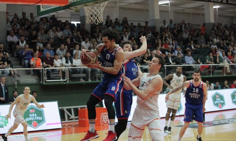 İlk yarı finalist Anadolu Efes