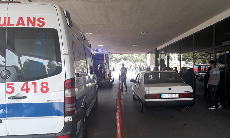 İzmir'de arkadaşı tarafından başından vurulan çocuk ağır yaralandı