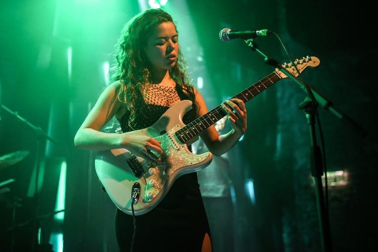 Nilüfer Yanya: Kendimi müziğe kaptırmak istiyorum