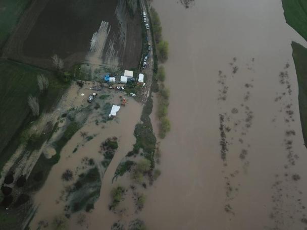 Erzincan'da Karasu Nehri taştı: Tarım arazileri sular altında kaldı