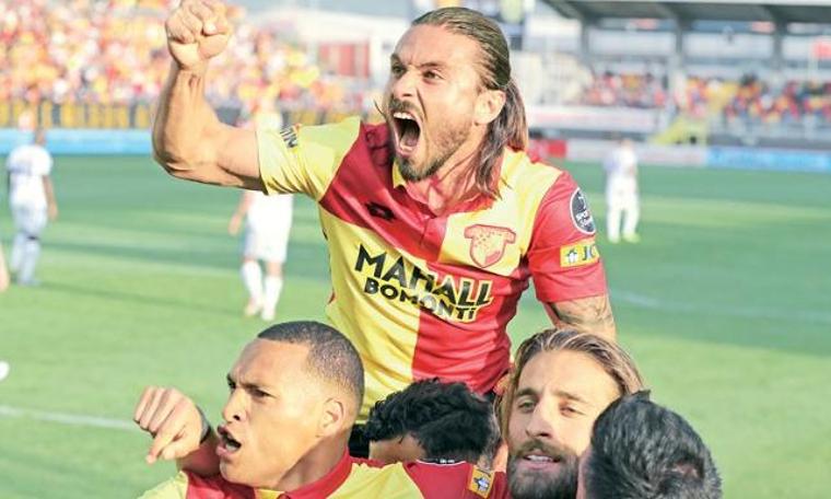 Göztepe zor da olsa Süper Lig’e tutundu