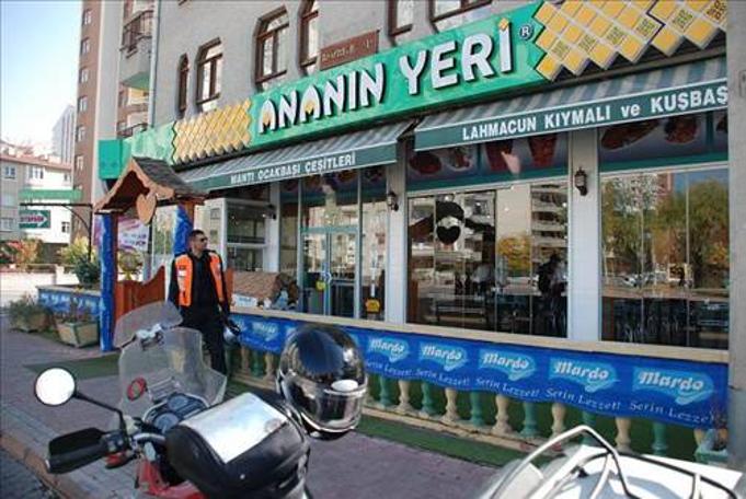 Yurdum esnafı dükkanlarına verdikleri isimlerle gülümsetti