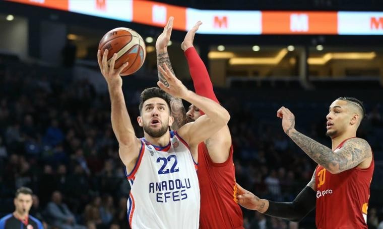 Efes zor da olsa galip