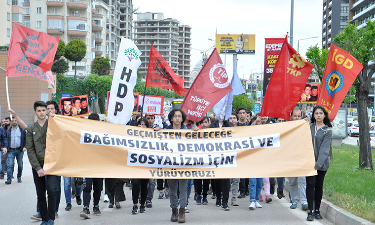 Denizleri anan liselilere saldırı