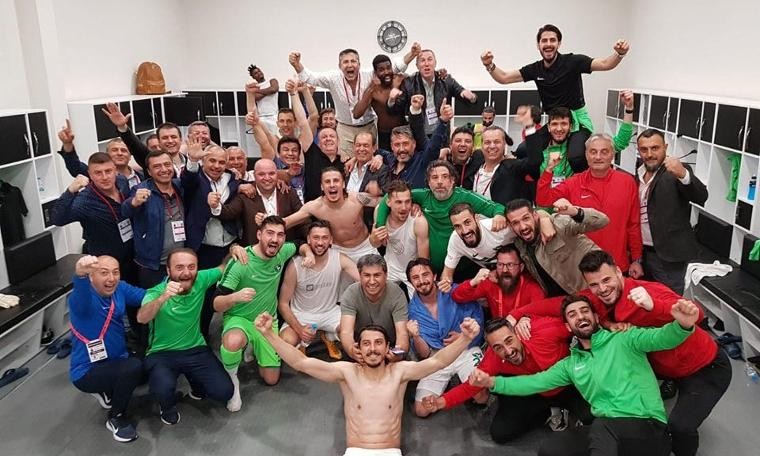 Abalı Denizlispor Süper Lig'e koşuyor