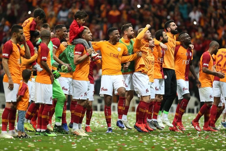 Galatasaray son virajda şampiyonluğu bırakmıyor