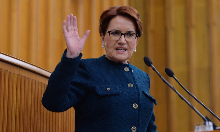 Meral Akşener: Cübbesine düğme diktirmiş, siyasilerden emir alan hukukçulardan utanıyorum