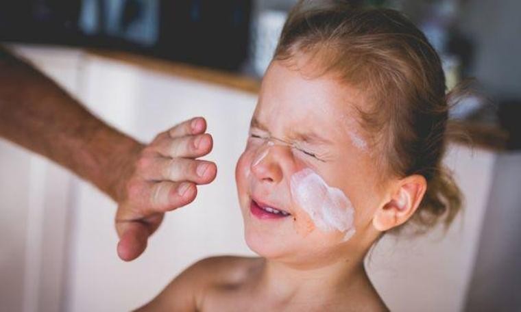 Güneş kremindeki kimyasallar 'kana karışıyor'