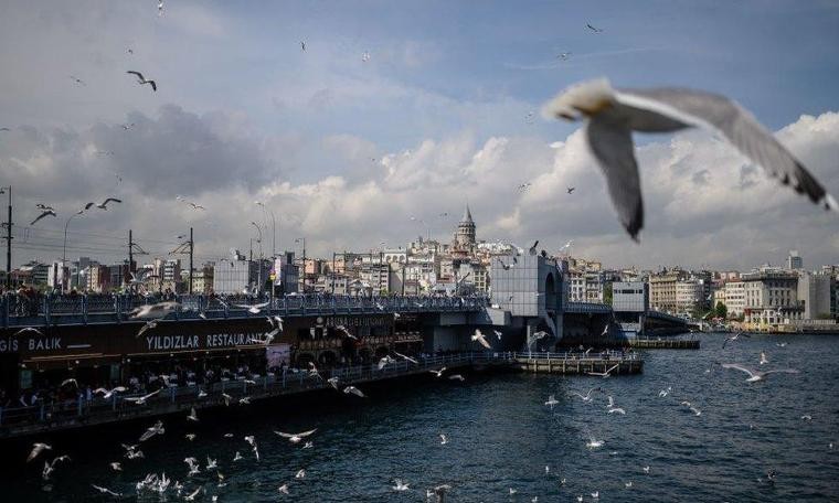 Financial Times: Türkiye vahim bir şekilde demokrasiden sapıyor