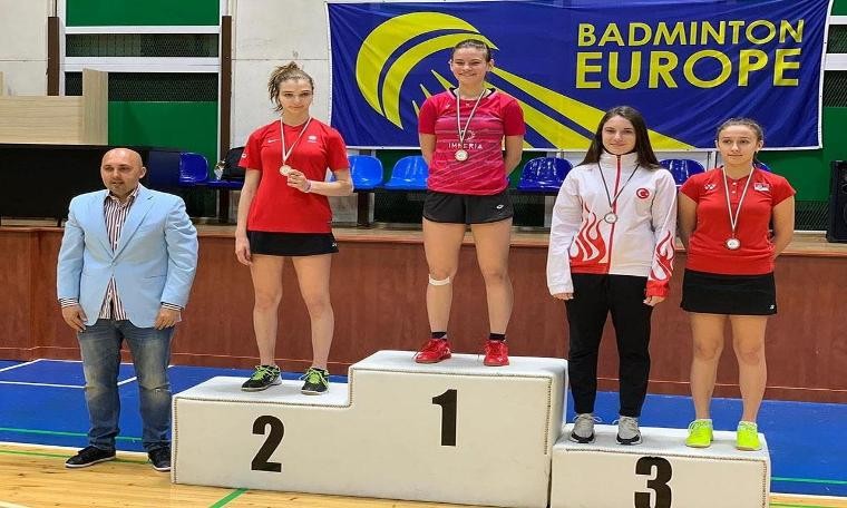 Milli Badmintoncu Ayça’dan bronz madalya