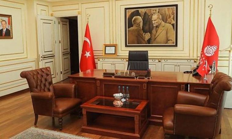 İmamoğlu’nun makamına astığı Atatürk tablosu kaldırıldı