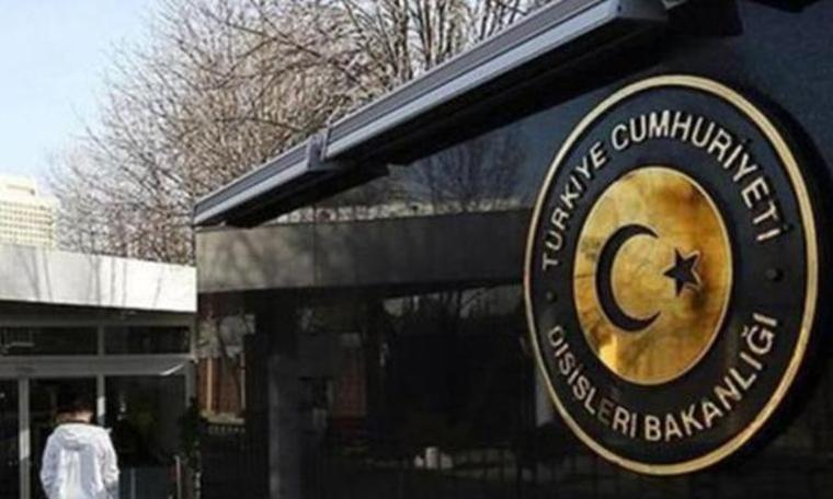 Selanik'te Türk diplomatların araçları kundaklandı