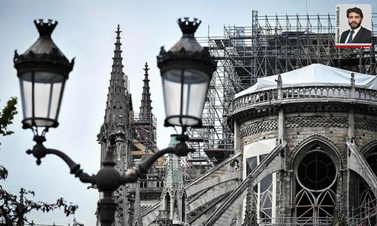 Notre-Dame'da kaskla ibadet yapılacak