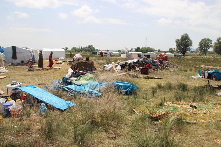 Mevsimlik işçilerin çadırlarını su bastı