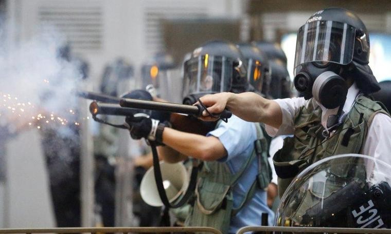 Hong Kong protestoları - Polis göstericilere plastik mermiyle müdahale etti: En az 22 yaralı