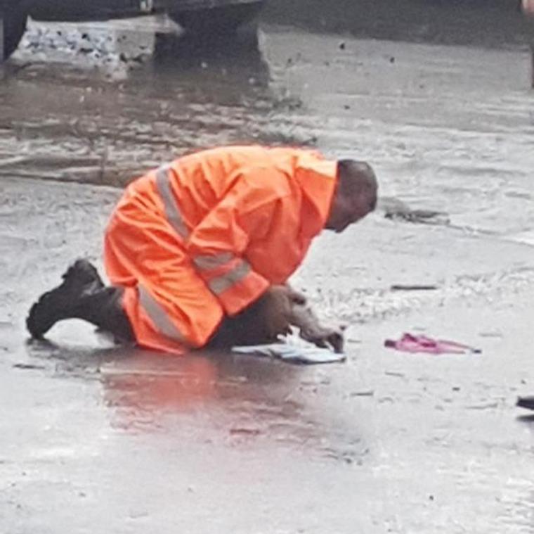 Kediyi suni teneffüsle hayata döndüren işçi o anları anlattı (13.06.2019)