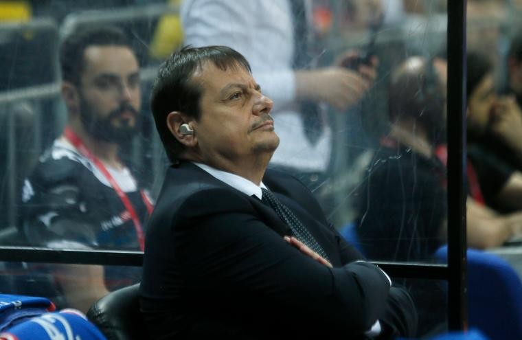 Ergin Ataman yine kulaklıkla çıktı