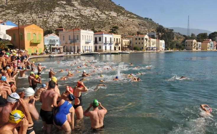 Meis'ten Kaş'a barış ve dostluk için kulaç attılar