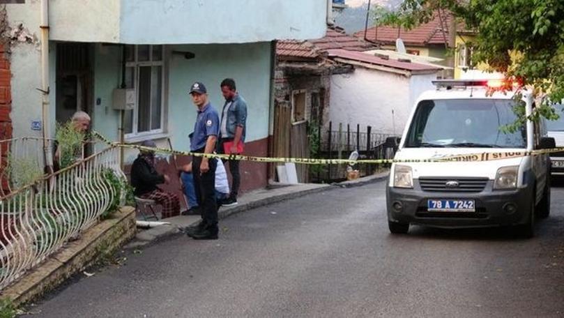 Oğlunu defalarca bıçakladı! Sebebi akılalmaz