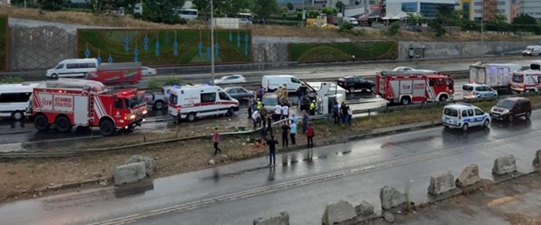 Maltepe'de 8 araç birbirine girdi: 4 yaralı