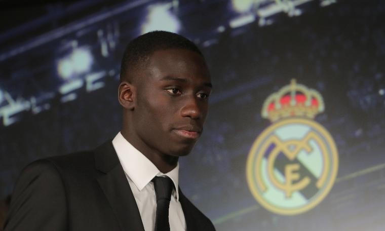 Real Madrid, Mendy'yi tanıttı