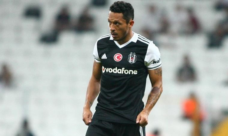 Adriano'nun yeni takımı belli oldu