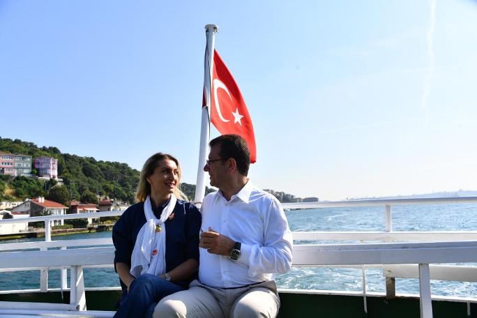 İmamoğlu çifti Üsküdar'a böyle geldi